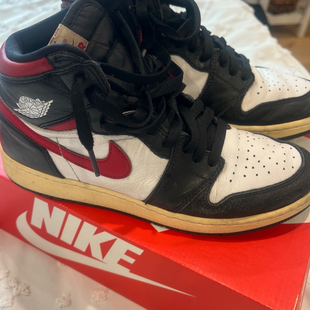NIKE Kids Air Jordan 1 Mid Sneaker Size 7Y Black / White / Red